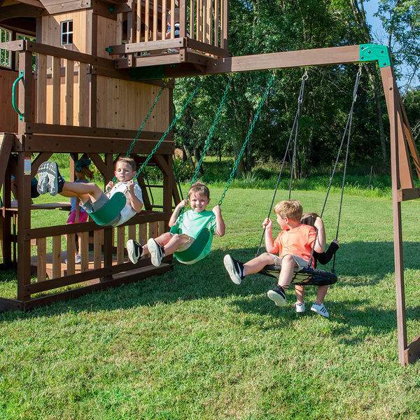 Provide hours of entertainment with 2 belt swings and a disc web swing.