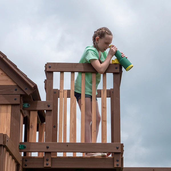 The elevated crow’s nest with a telescope is the perfect lookout to enhance any child’s imagination and adventure.