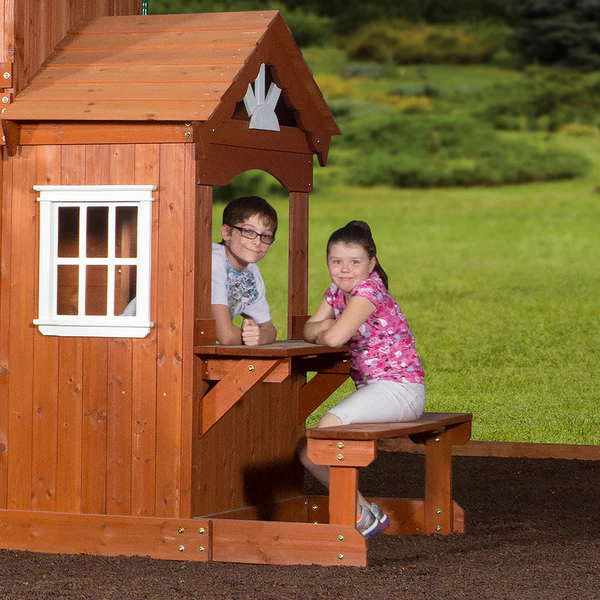 Provide hours of entertainment in the lower fort mock kitchen or serve up a treat to enjoy by the snack window.